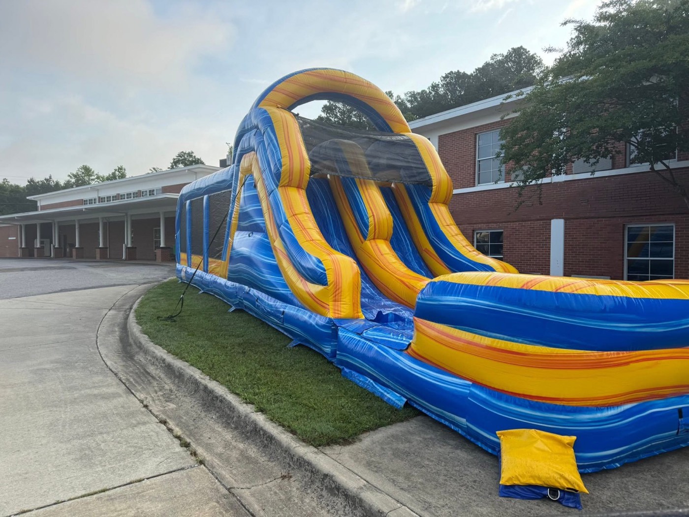 Sunburst pattern obstacle course with climbing net and splash pool finish